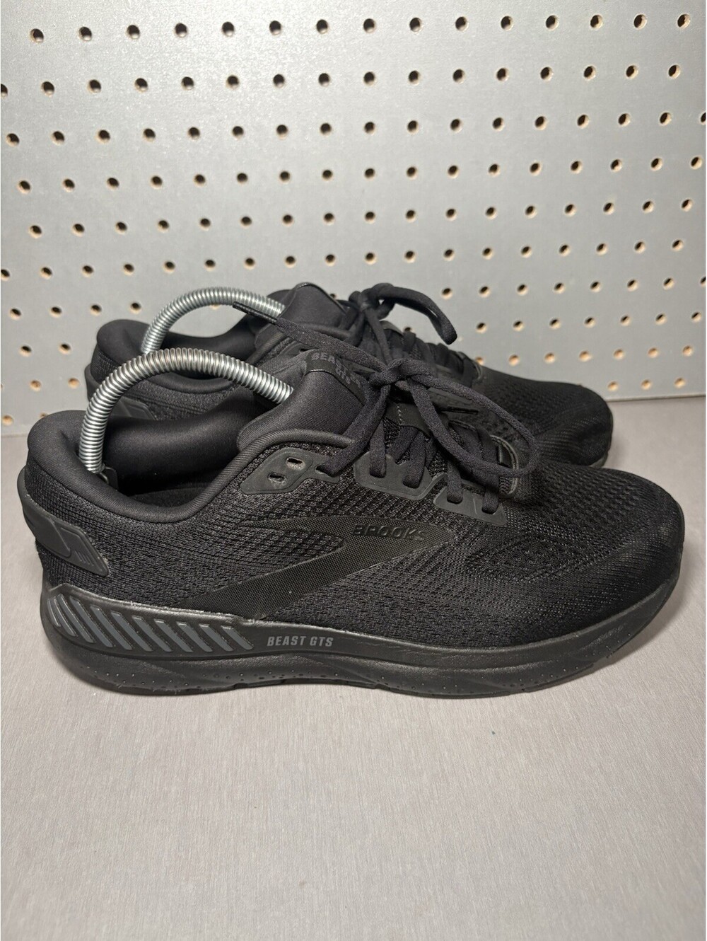 Brooks Beast GTS 24 Shoes Mens Size 9.5 2E EE Wide Triple Black Running Sneakers